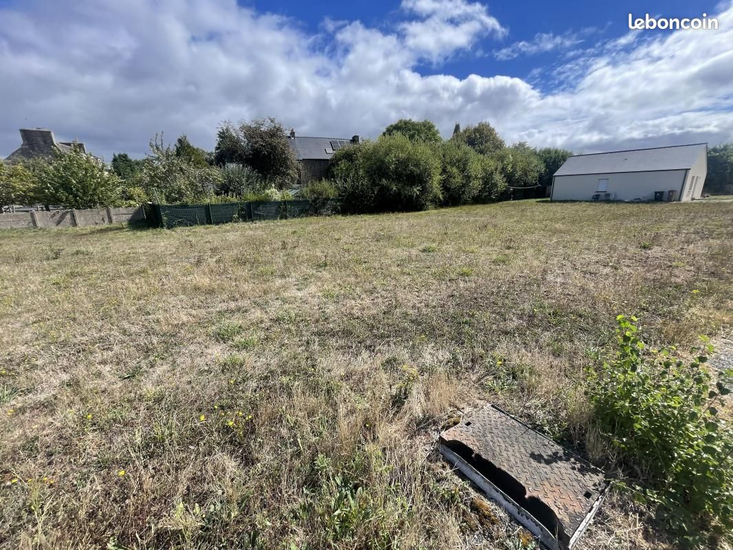 Terrain 426 m² · à Éréac · 11 928 €