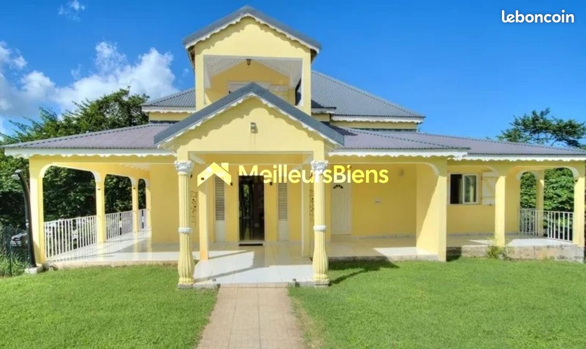 Maison 7 pièces 181 m² · à Sainte-Rose · 181 m² · 366 000 €