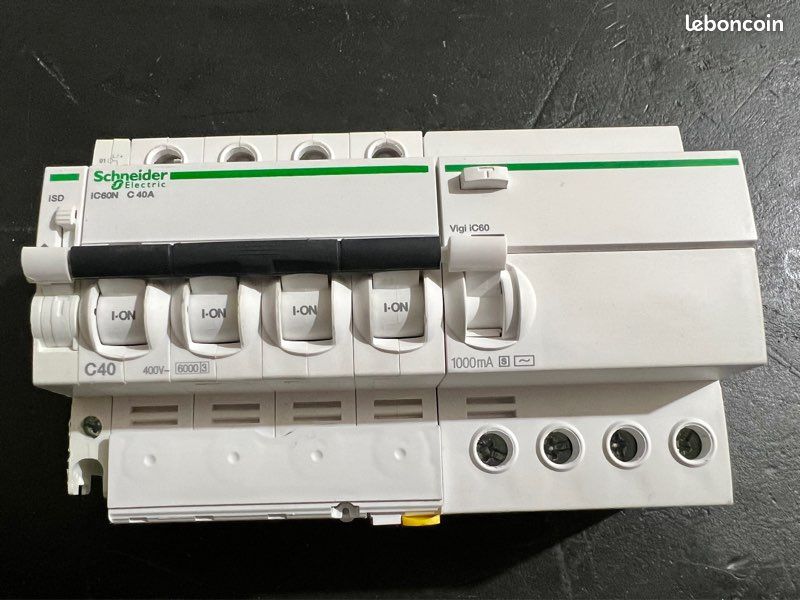 Schneider IC60N C 40A 4 pôles plus vigi 1000mA (image 1)