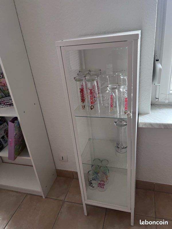 Vitrine (image 2)