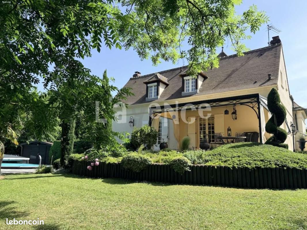 Maison 8 pièces 200 m² · à Claye-Souilly · 200 m² · 860 000 €