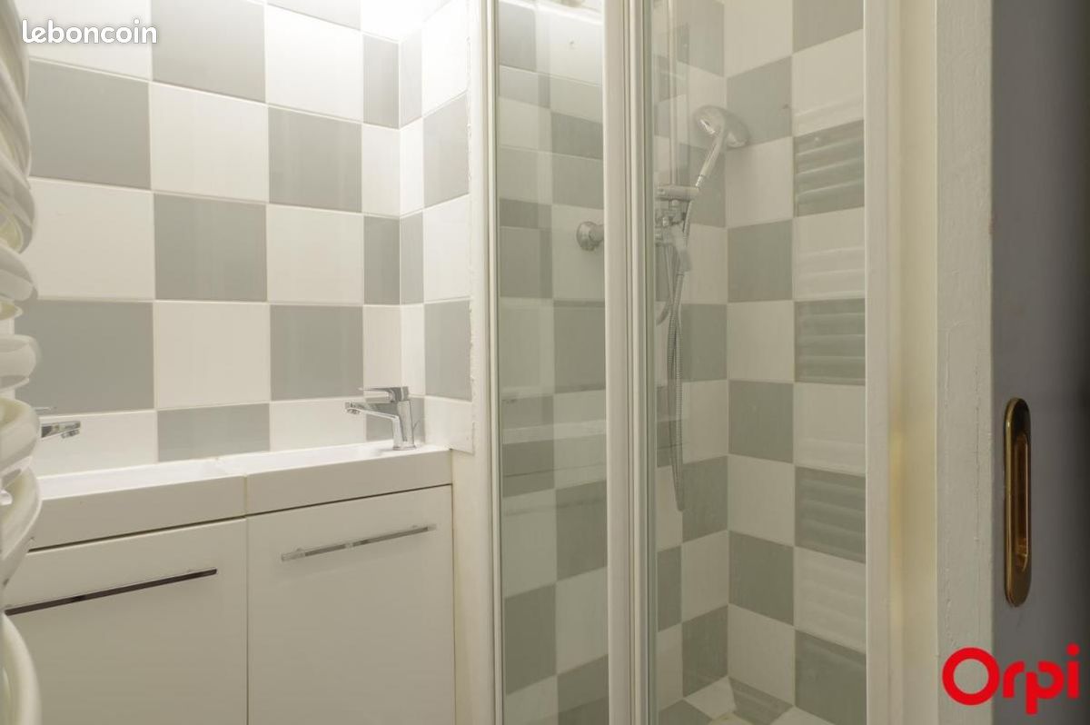 Appartement a louer tassin-la-demi-lune - 5 pièce(s) - 100 m2 - Surfyn