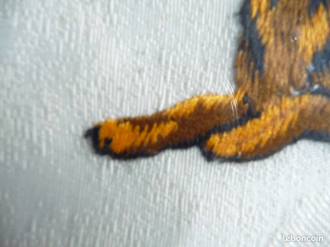 2 tapisseries excellent état brodées et encadrées (image 3)