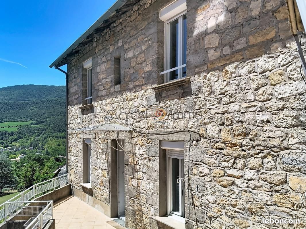 Maison 7 pièces 217 m² · à La Cresse · 217 m² · 299 999 €