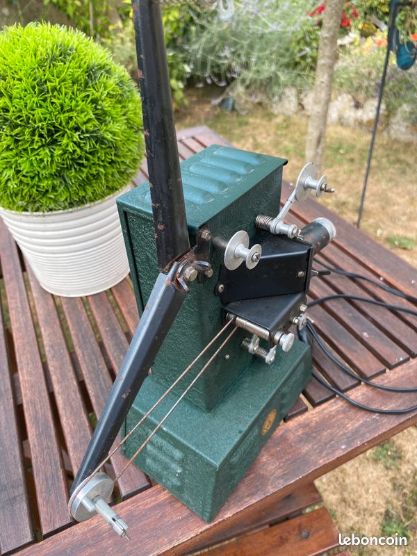 Projecteur vintage Lapierre Type L 60 – 9,5 mm – Fonctionnel – 110 V - Collection