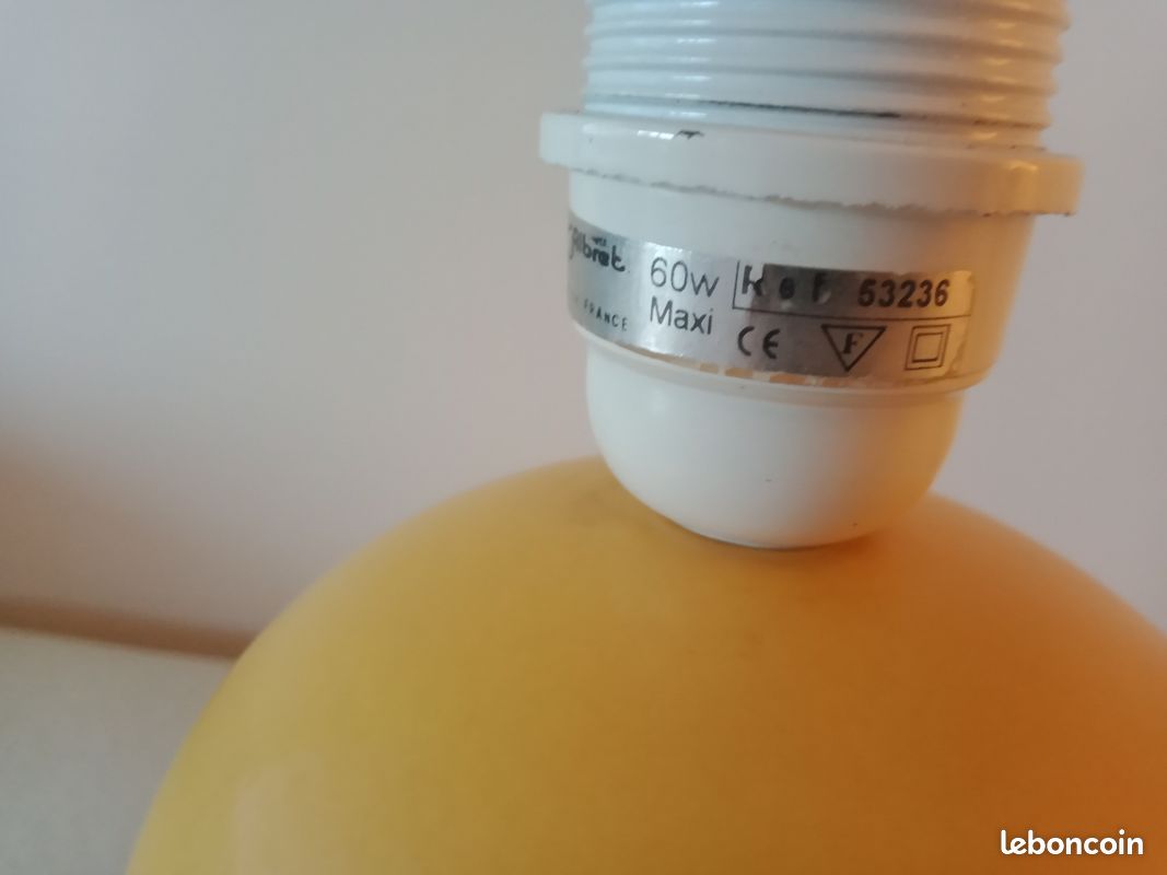 Pied de lampe boule jaune (image 1)