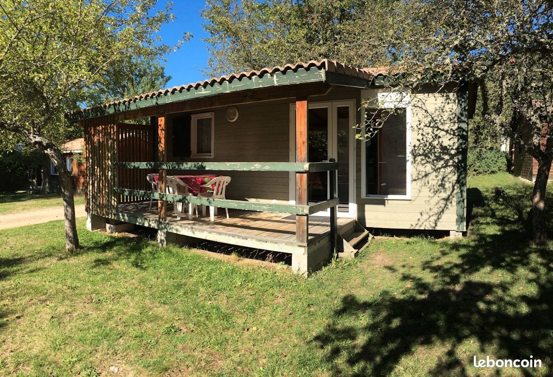 Chalet bois au bord de l'eau en pleine nature (image 10)