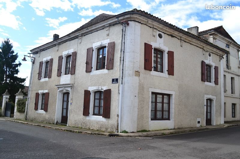 Maison 8 pièces 217 m² · à Saint-Séverin · 217 m² · 236 250 €