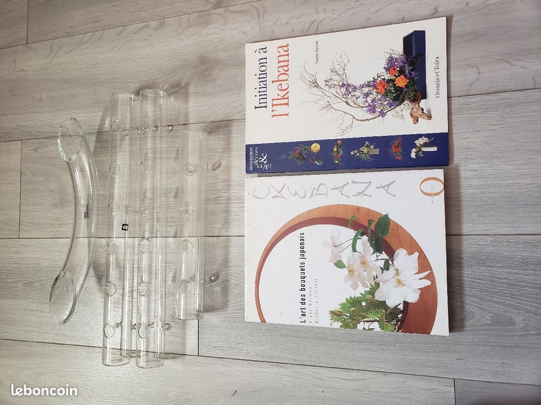 Vases et livre Art du bouquet de fleurs (image 1)