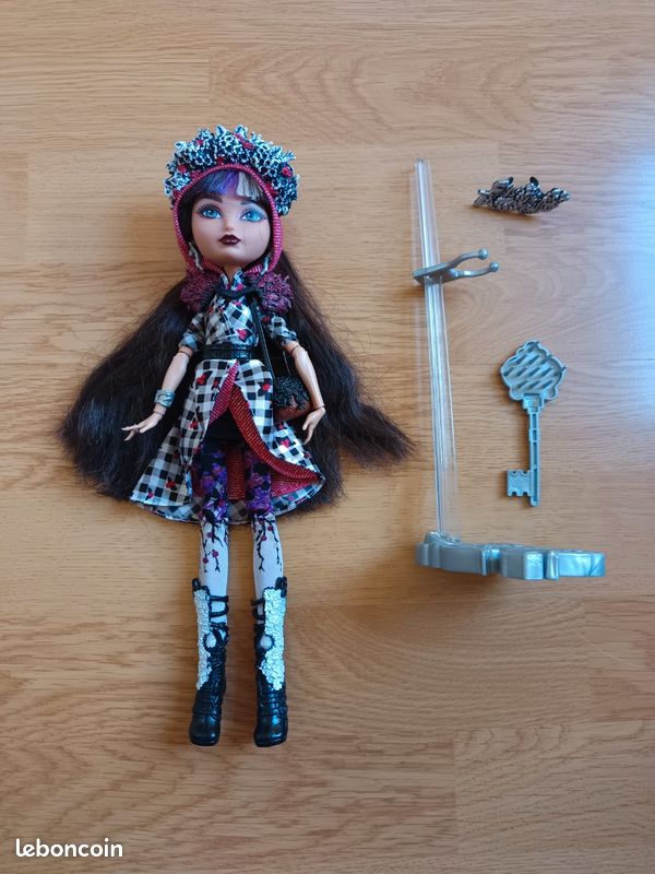 Poupée Ever After High Cerise Hood (image 1)