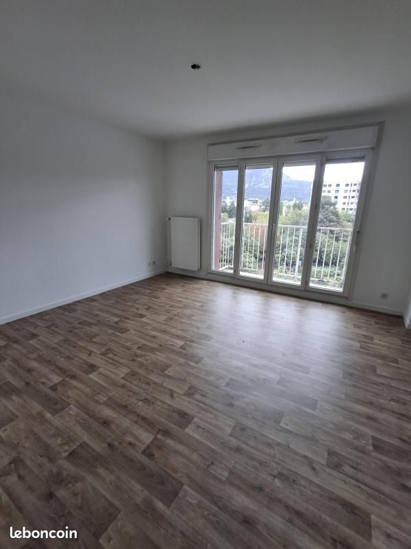 Appartement 4 pièces 76 m² · à Fontaine · 76 m² · 702 €/mois