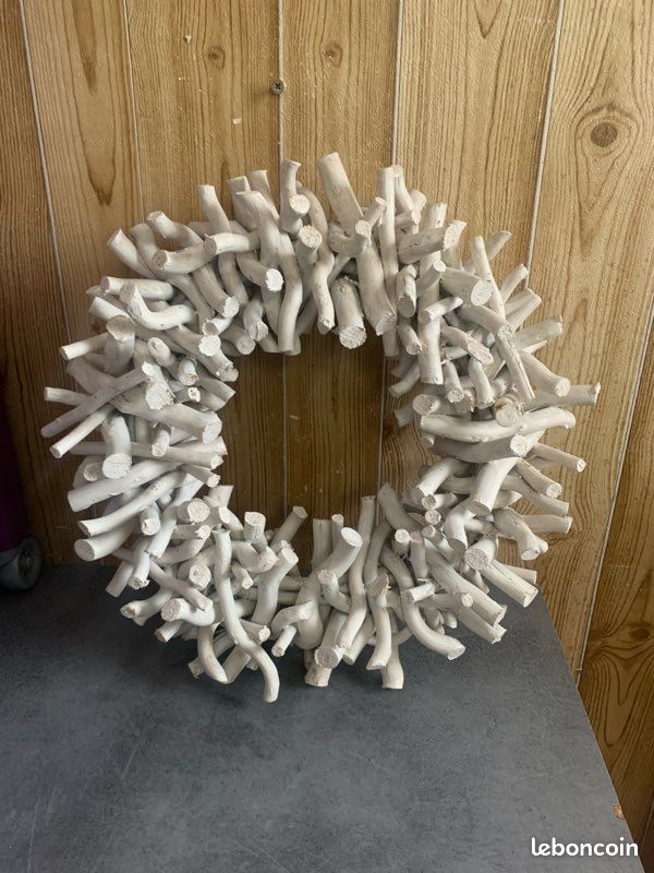 Grande couronne en bois 13/ 40 diamètre + peinture + nappe + autre - Décoration Grande couronne en bois 13/ 40 diamètre + peinture + nappe + autre - Décoration