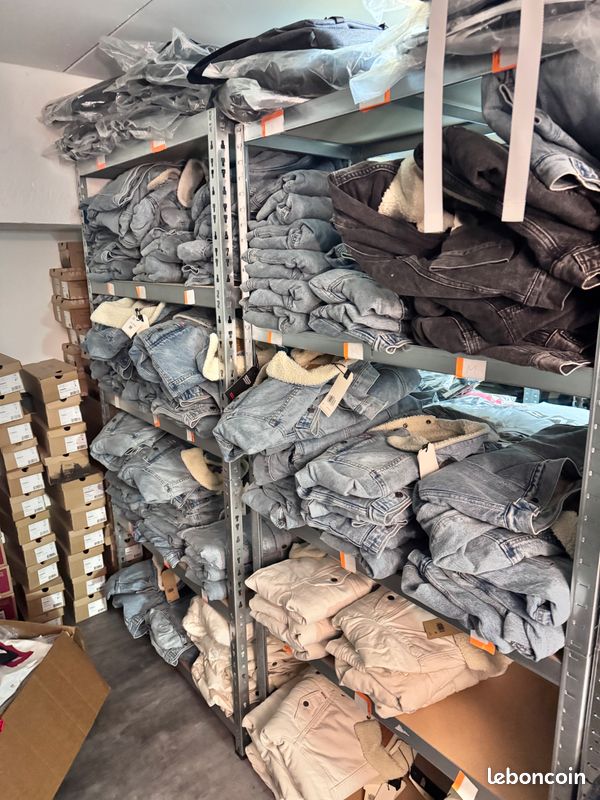 DÉSTOCKAGE MASSIF – Marques originales : Levi’s, Tommy Hilfiger, Hugo Boss, Calvin Klein, Vans, Converse, The North Face, Patagonia… (image 13)