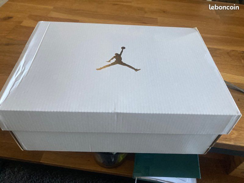 Baskets Air Jordan neuves 37,5 (image 9)