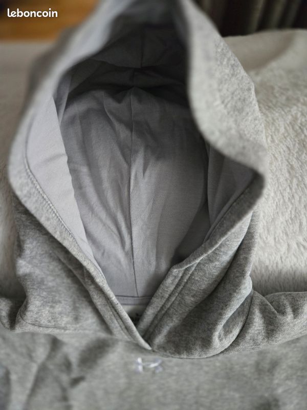 Sweat under armour neuf gris chiné- 12 ans- taille 159 à 160 cm (image 2)