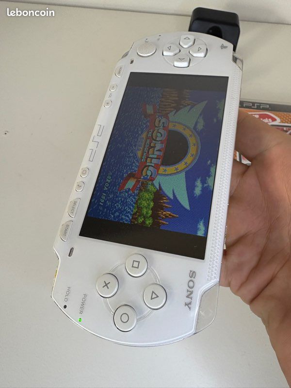 Console Sony PSP Blanche PSP-1004 - excellent état + Pochette et Carte