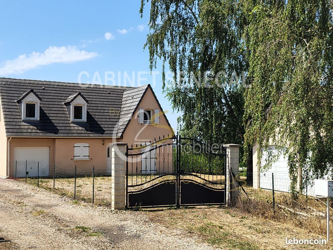 Maison 6 pièces 104 m² · à Les Hogues · 104 m² · 209 000 €