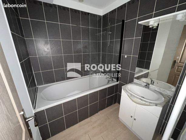 https://img.leboncoin.fr/api/v1/lbcpb1/images/07/e5/2f/07e52fb28afc628a03d07e7951366bbf1dd72328.jpg?rule=ad-image