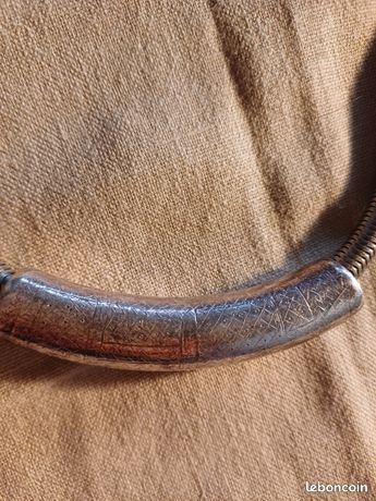 Collier Vintage Argenté Marque Ubu - Qualité Moderne Et Design Unique