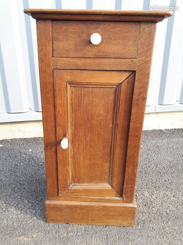 Table de nuit en chêne (image 1)