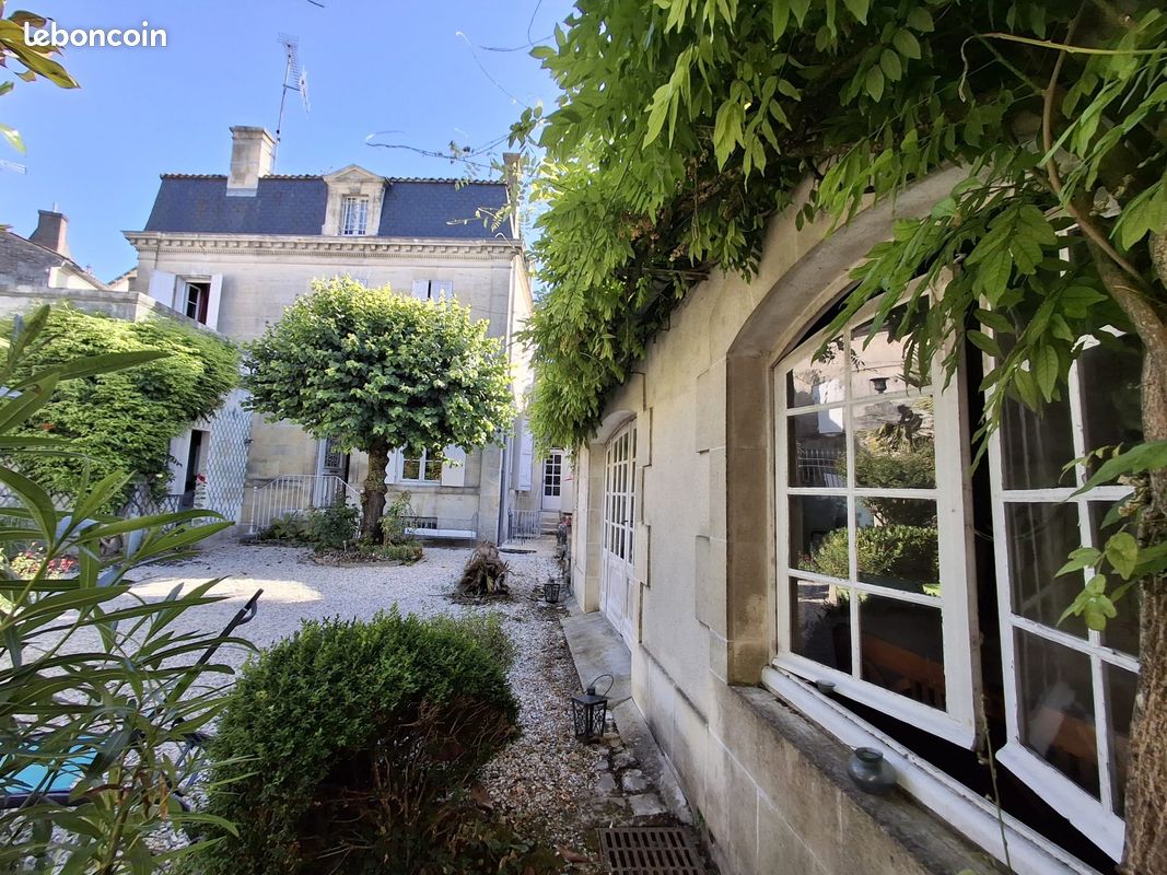 Maison 9 pièces 180 m² · à Cognac · 180 m² · 416 000 €