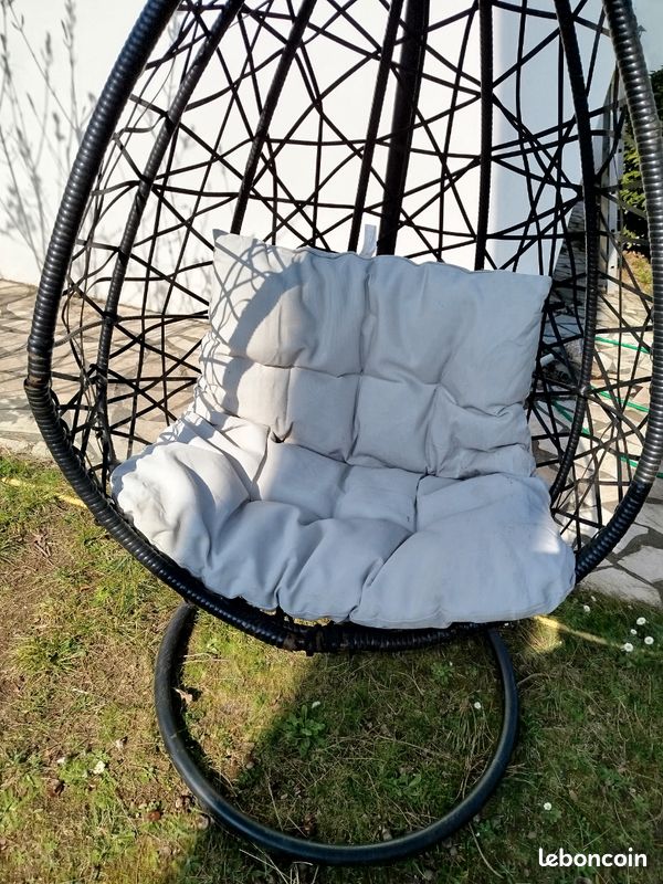 Je vends un fauteuil suspendu oeuf, support métallique en parfait état, oeufs usagés (image 3)