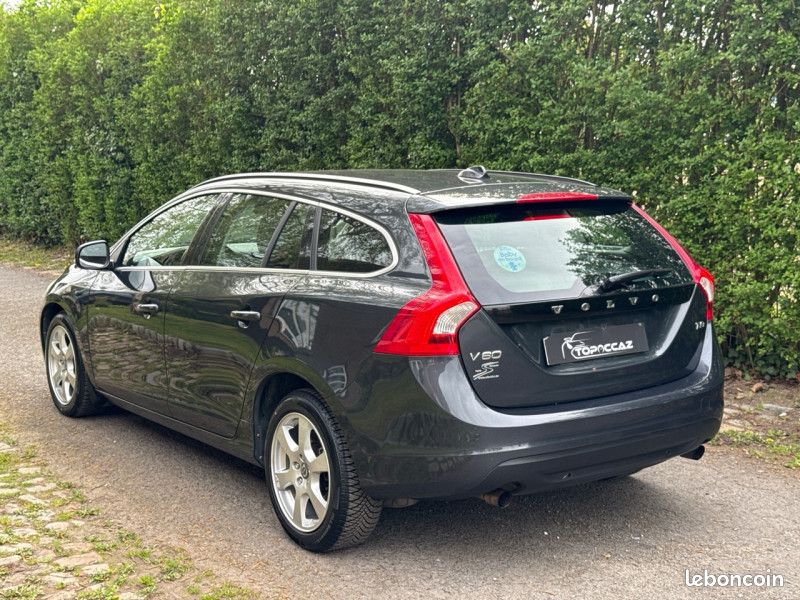 Volvo V60 T3 150CH MOMENTUM - 76.000KM * 1ERE MAIN * GARANTIE (image 4)