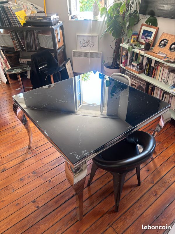 Table (image 3)