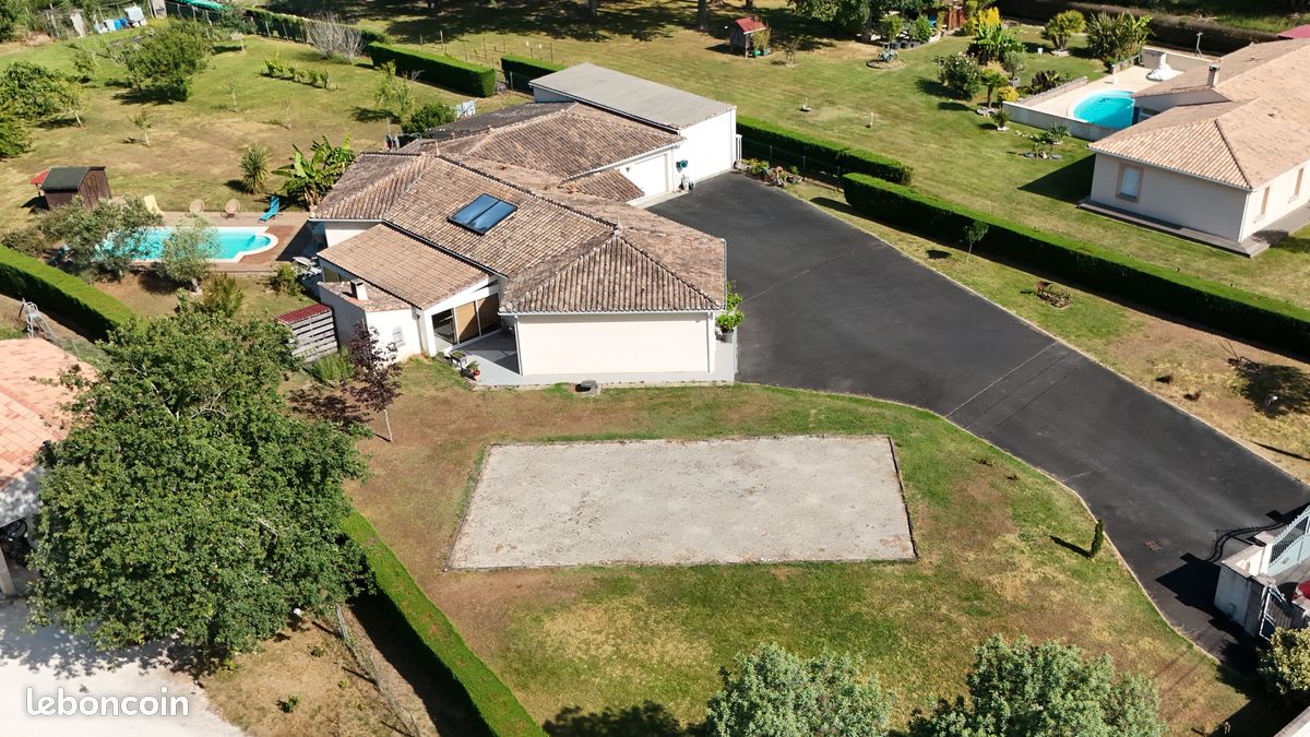Maison 6 pièces 180 m² · à Chepniers · 180 m² · 329 000 €