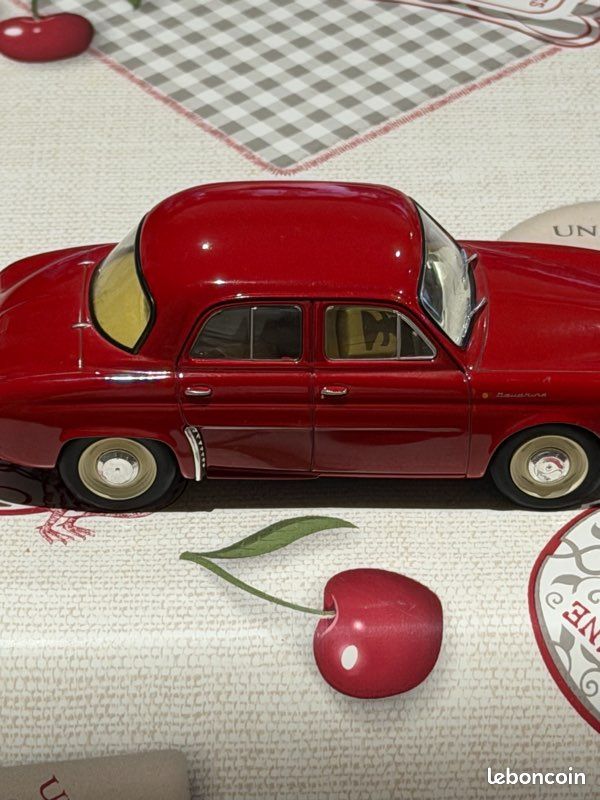 RENAULT Dauphine 1/24 (image 3)