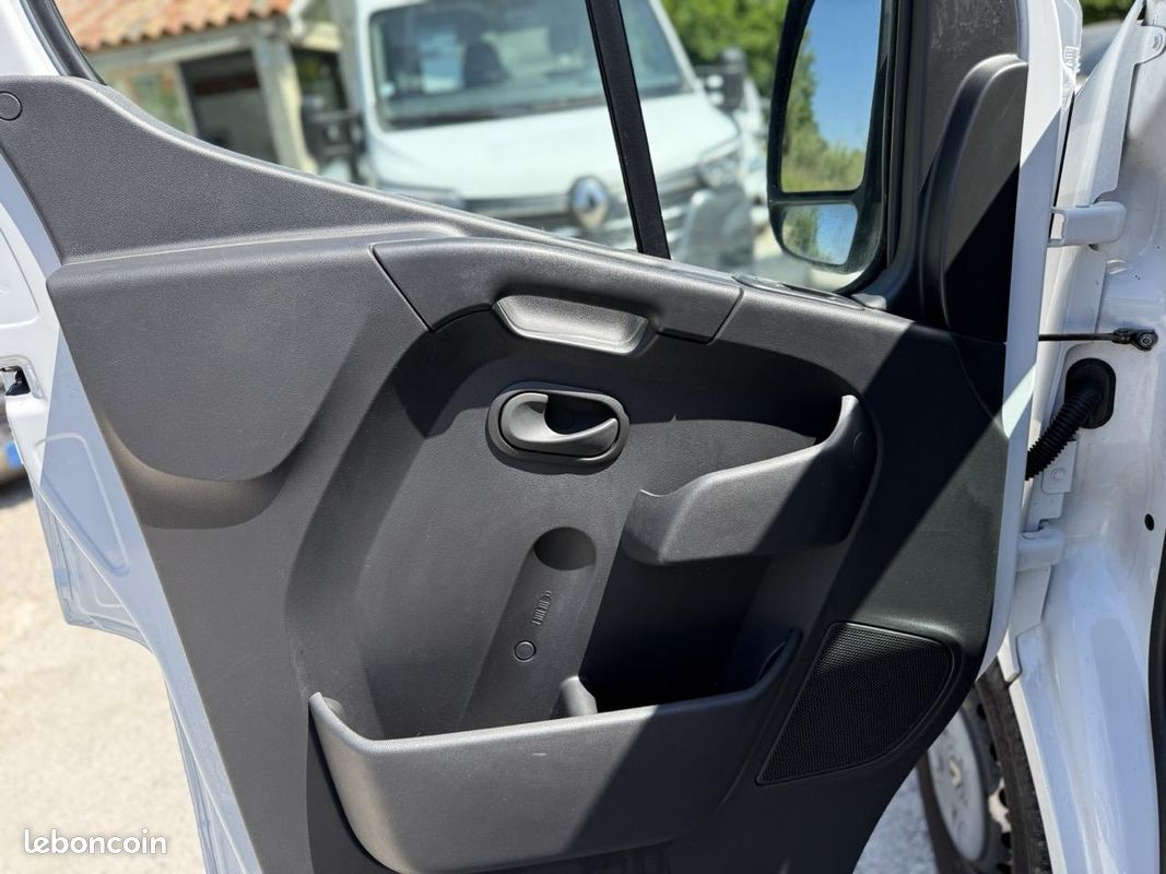 RENAULT MASTER III FG Grand Confort F3500 L2H2 2.3 dCi 135cv Traction 20825,00 EUR HT (image 14)