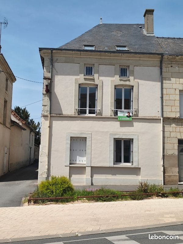 Immeuble 12 pièces 215 m² · à Lencloître · 215 m² · 273 000 €