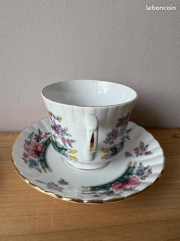 Deux tasses en porcelaine anglaises Fine Bone China (image 3)