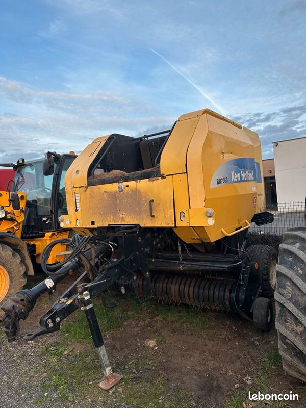 New Holland BR7060 (image 1)