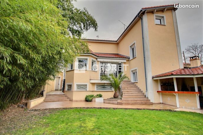 Maison 7 pièces 180 m²