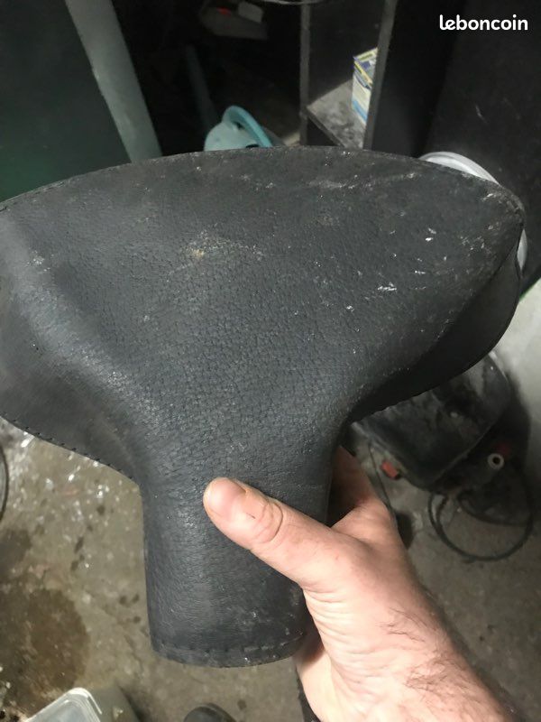 Selle de vélo Merida bicolore très bon état