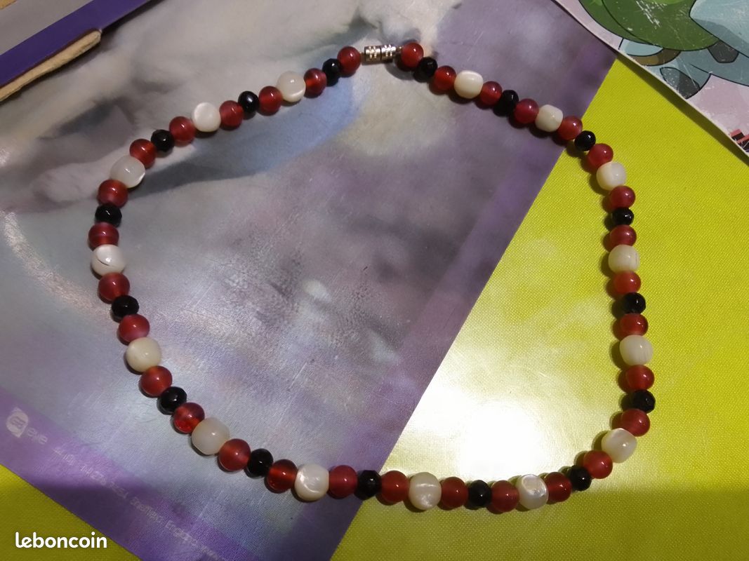 Collier (image 1)