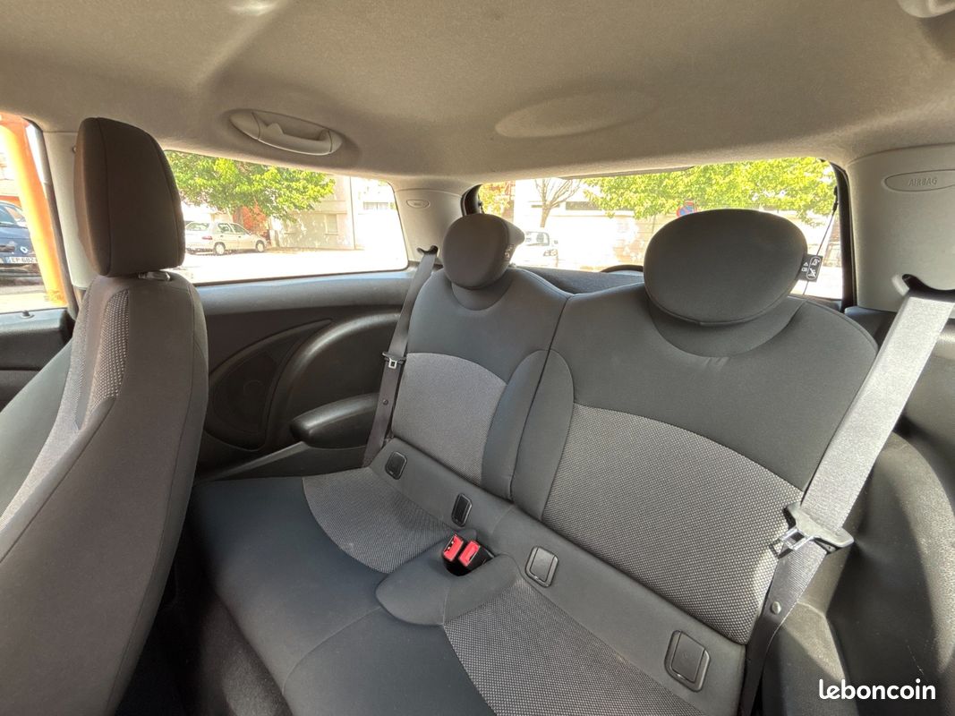 MINI HATCH R56 1.6i - 75 One (image 19)