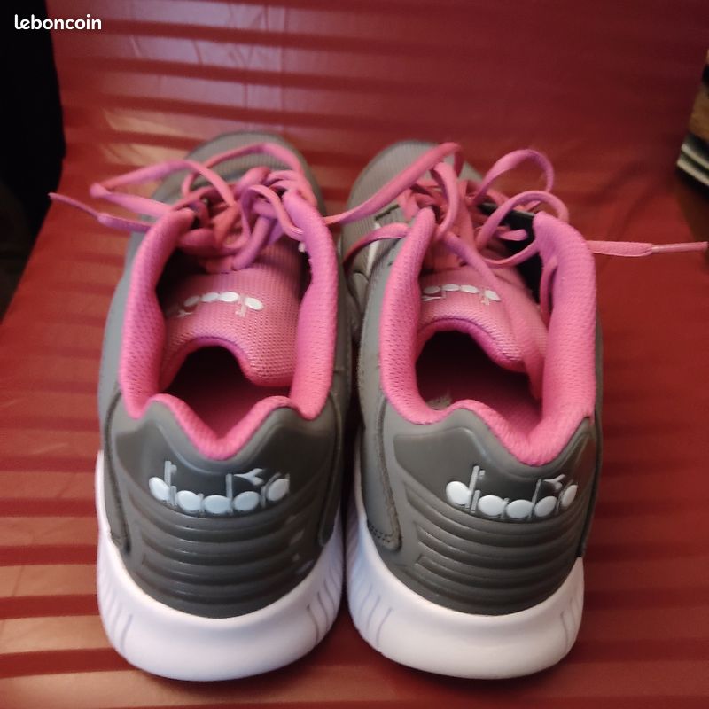 Tennis femme neufs pointure 41 28 euros (image 3)