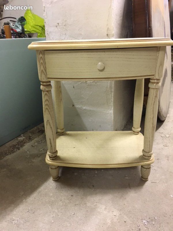Table de nuit (image 1)