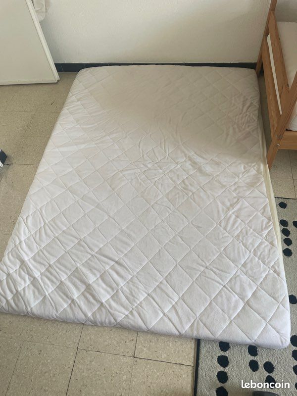 Sur matelas à mémoire de forme (image 1)