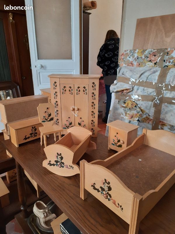 Tres beaux meubles en bois pour poupées styles barbies 1 lot de 13 pièces (image 2)