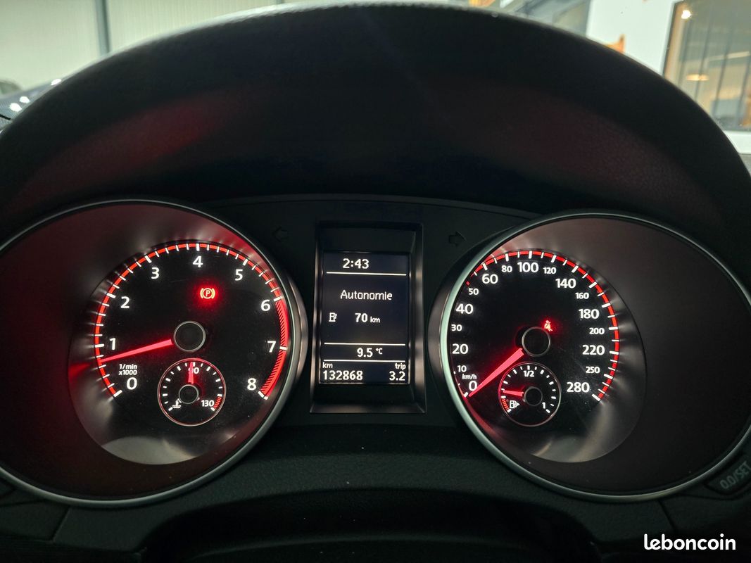 VOLKSWAGEN GOLF GTi (image 12)