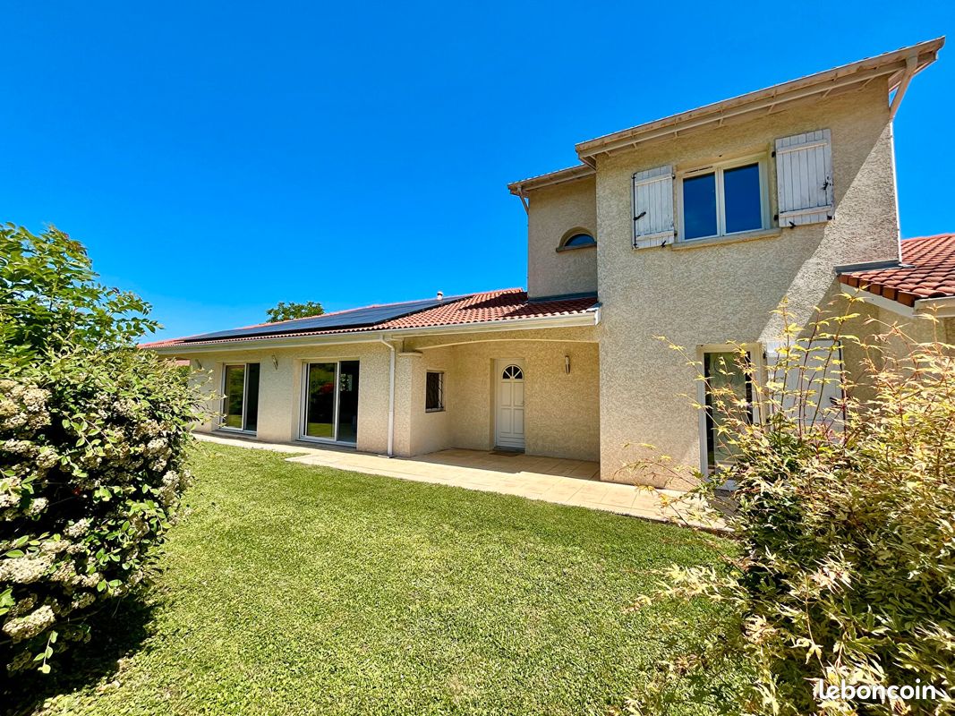 Maison 6 pièces 250 m² · à Saint-Victor-de-Cessieu · 250 m² · 395 000 €