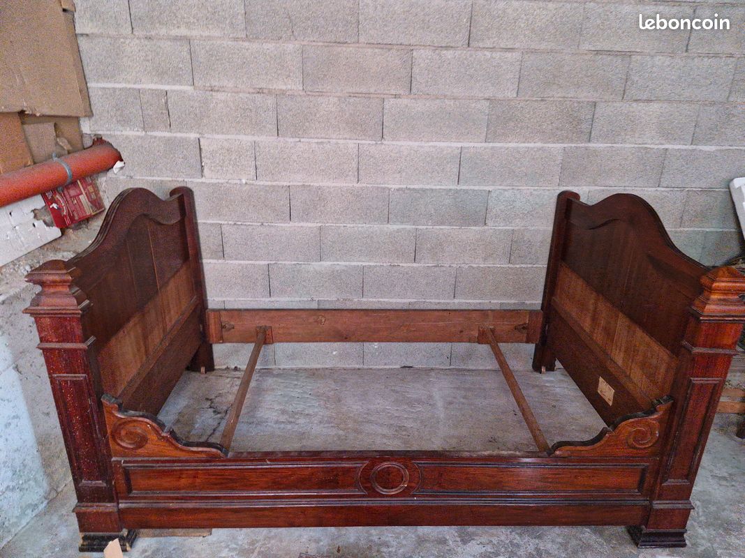 Ancien lit en bois sur roulette (image 2)