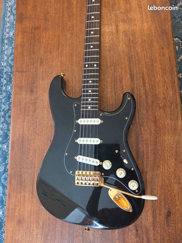 Guitare Fender Japan FSR (image 1)