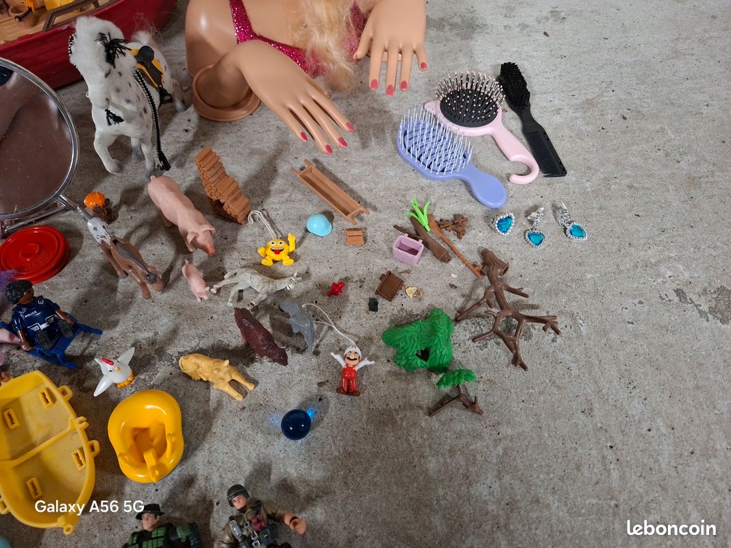 Grand lot de jouets variés : Arche de Noé, Tête à coiffer, Dinosaures... (image 5)