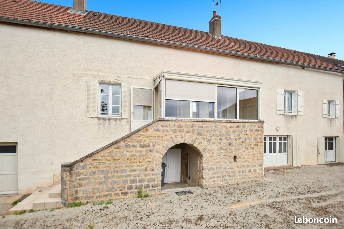 Maison 6 pièces 130 m² · à Saint-Jean-de-Trézy · 130 m² · 207 000 €