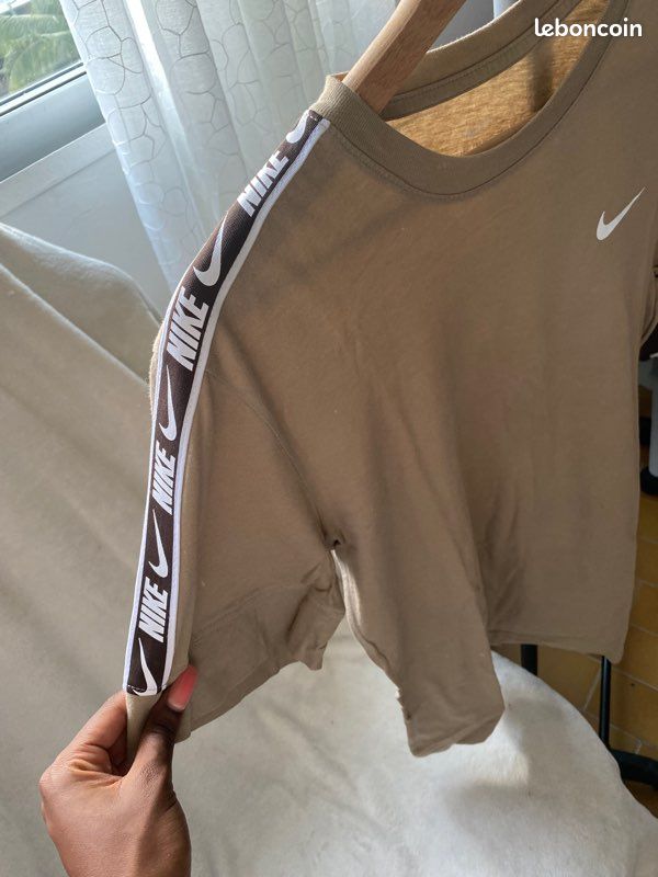 T-shirt nike beige femme (image 2)