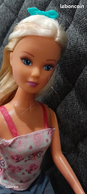 Fausse barbie sur son vélo avec bébé et chiot (image 2)